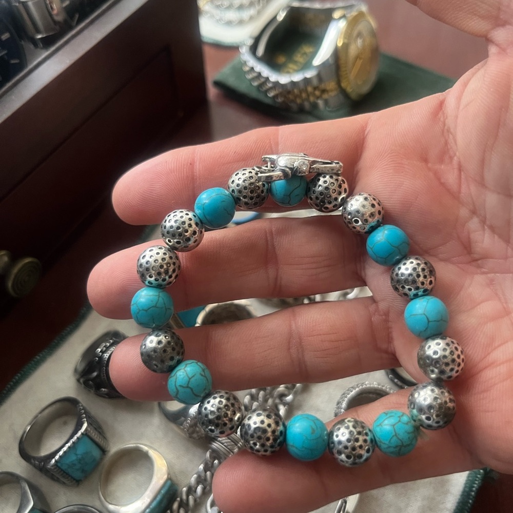 Authentic Turquoise Beaded Unisex size 8 Bracelet. Beautiful & NEW! Beautiful